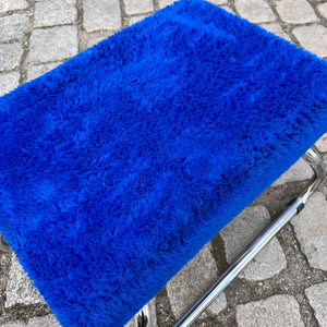 Hocker königsblau Chrom mit Tritt