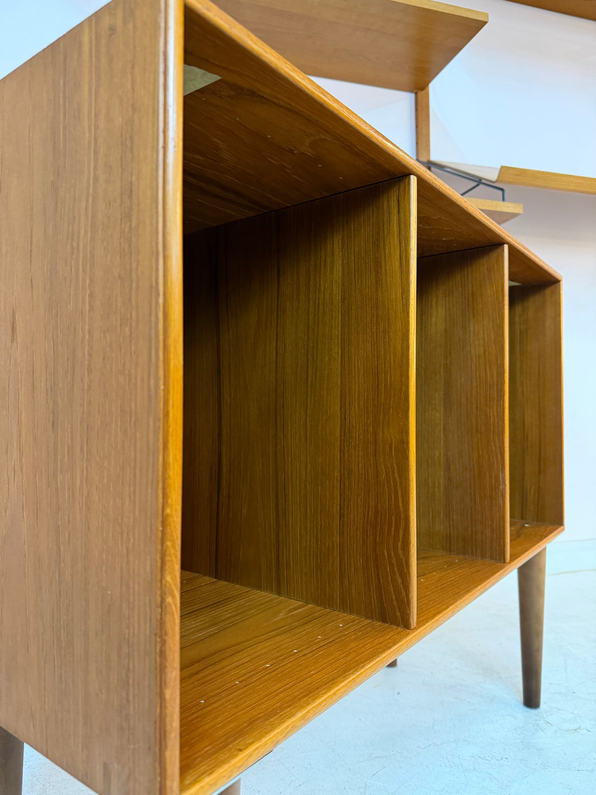 Kleines Regal Teak für Schalltplatten aus Dänemark