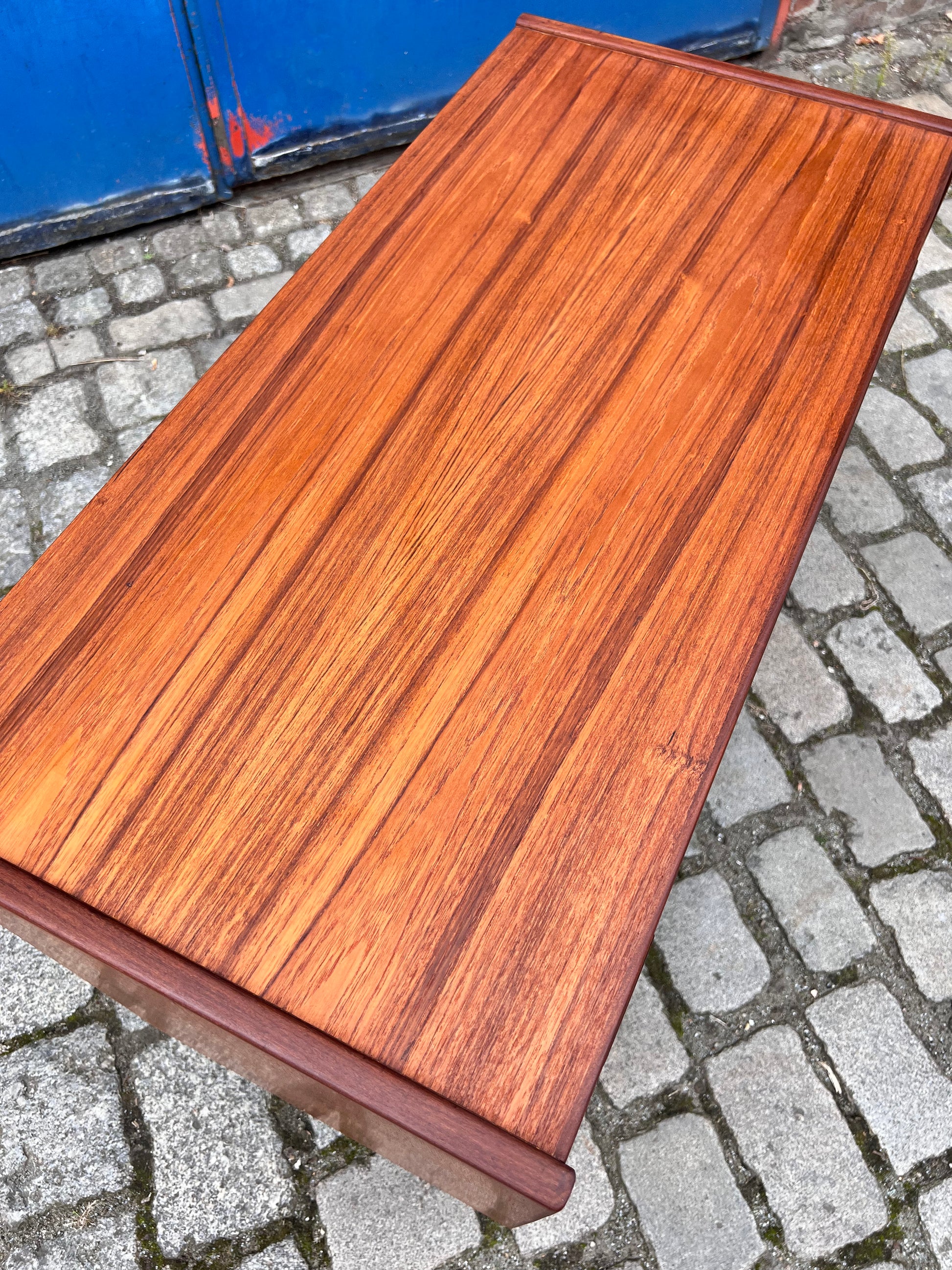 Flache Kommode Teak aus Dänemark