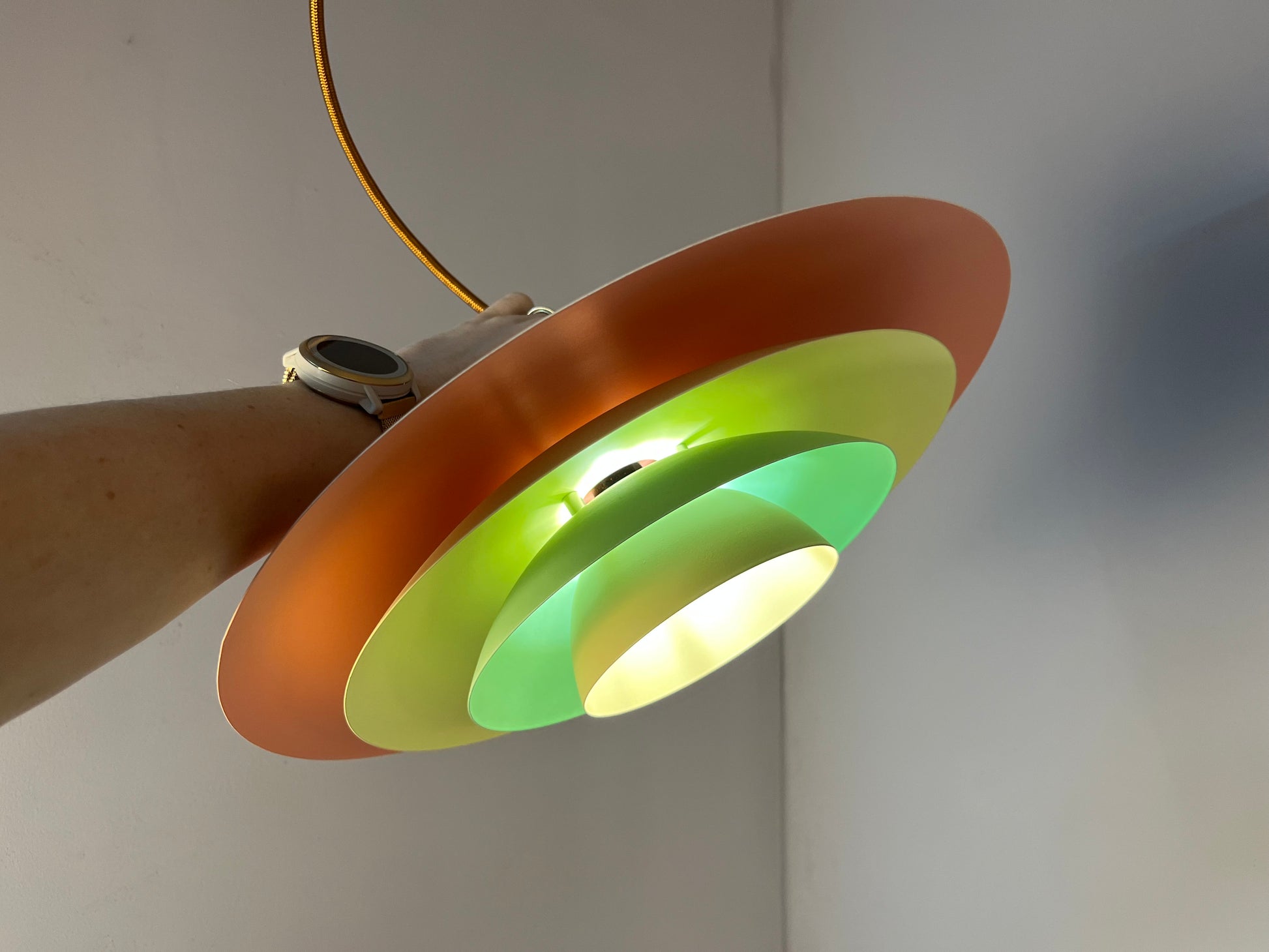 Lamellenlampe neu lackiert peach gelb mint aus Dänemark