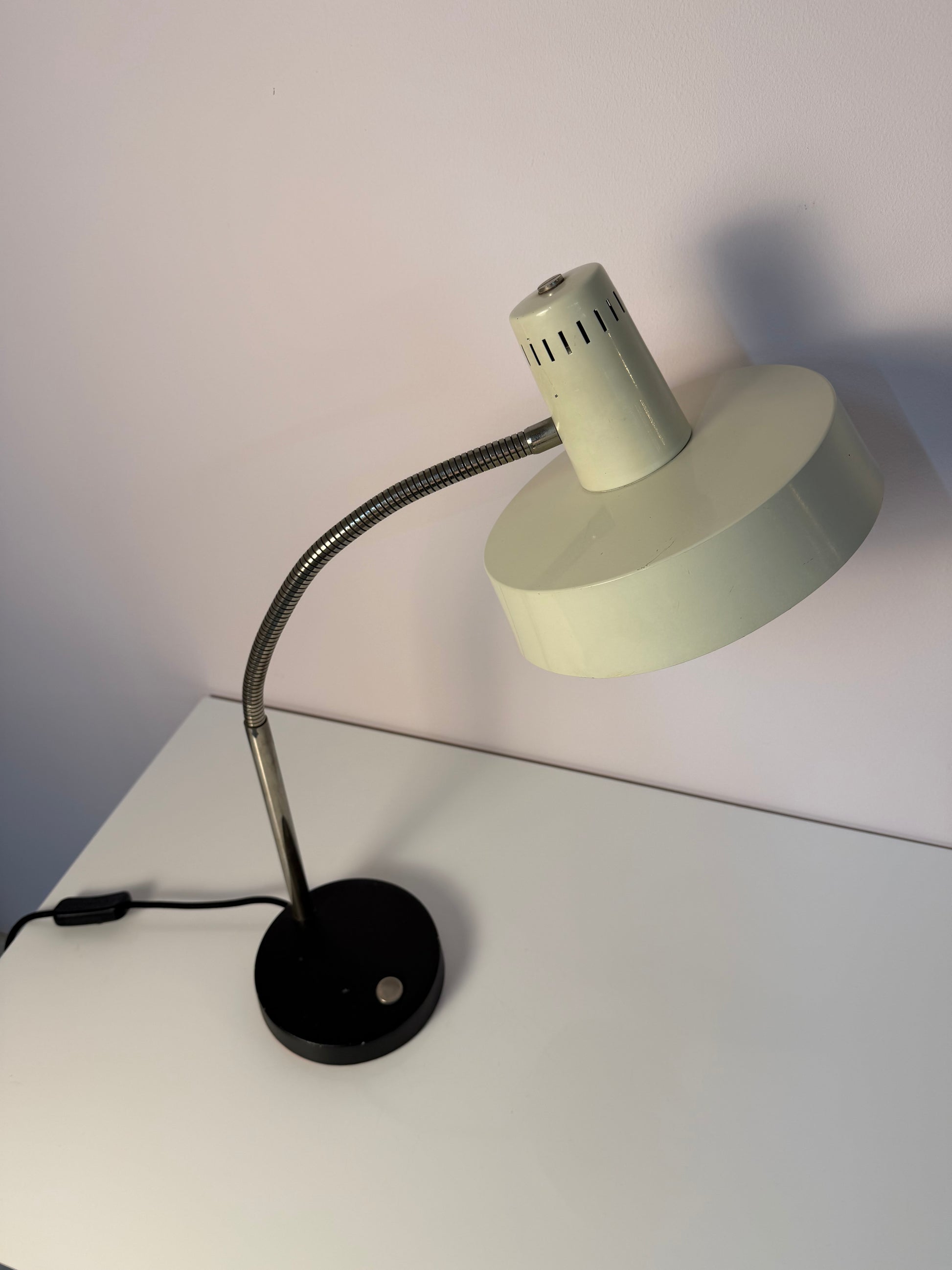 Schreibtischlampe altweiß mit beweglichem Arm