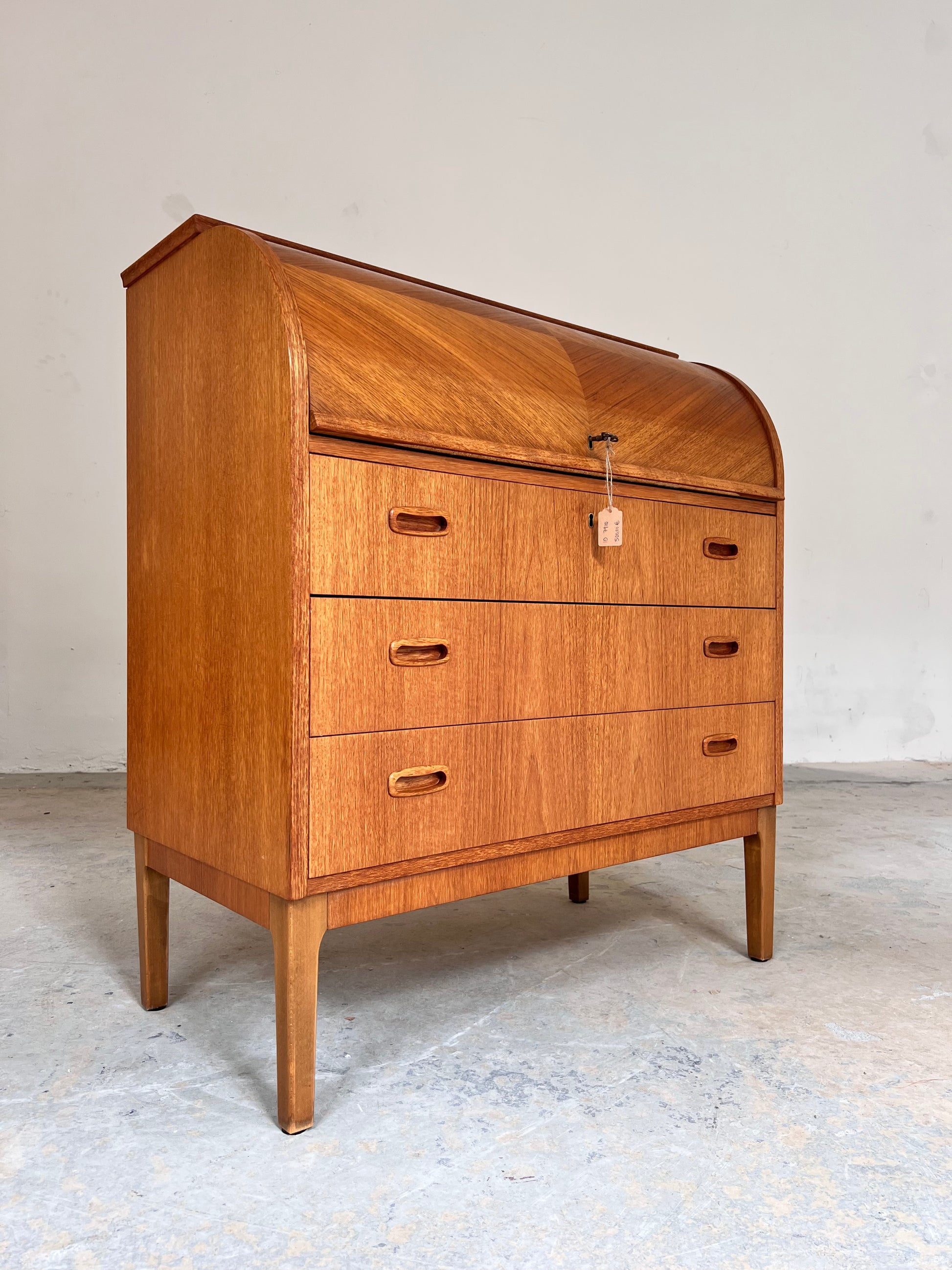 Sekretär Teak halbrund mit Schloss aus Dänemark