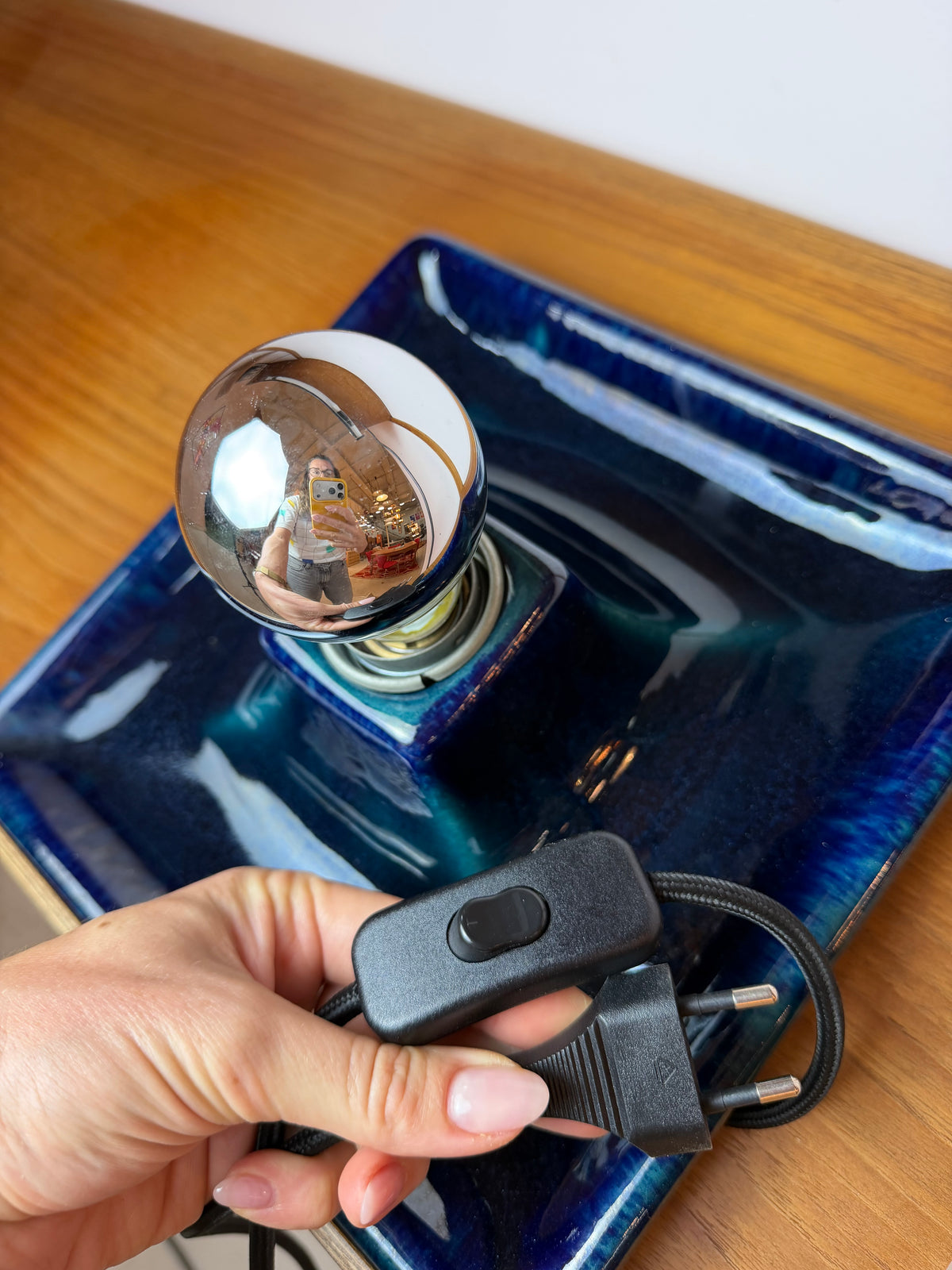 Quadratische Wandlampe blau Keramik von Hustadt Leuchten