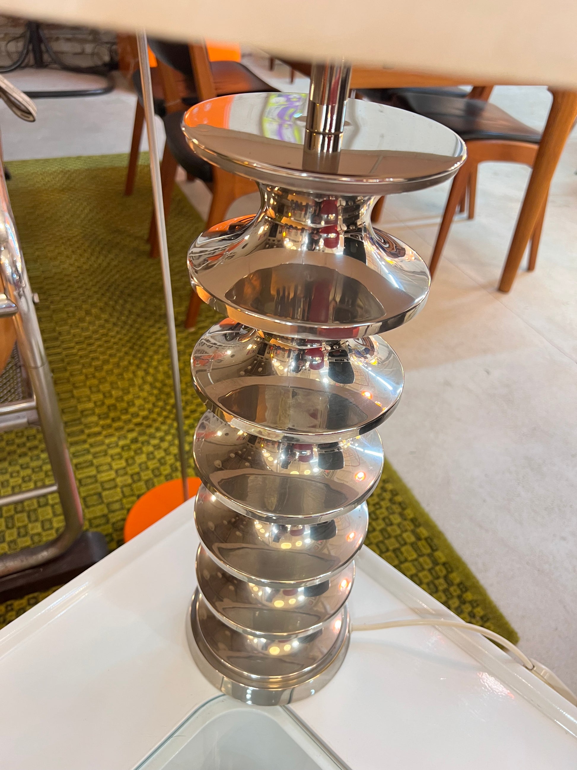 Space Age Tischlampe Metall mit Schirm aus Rohseide