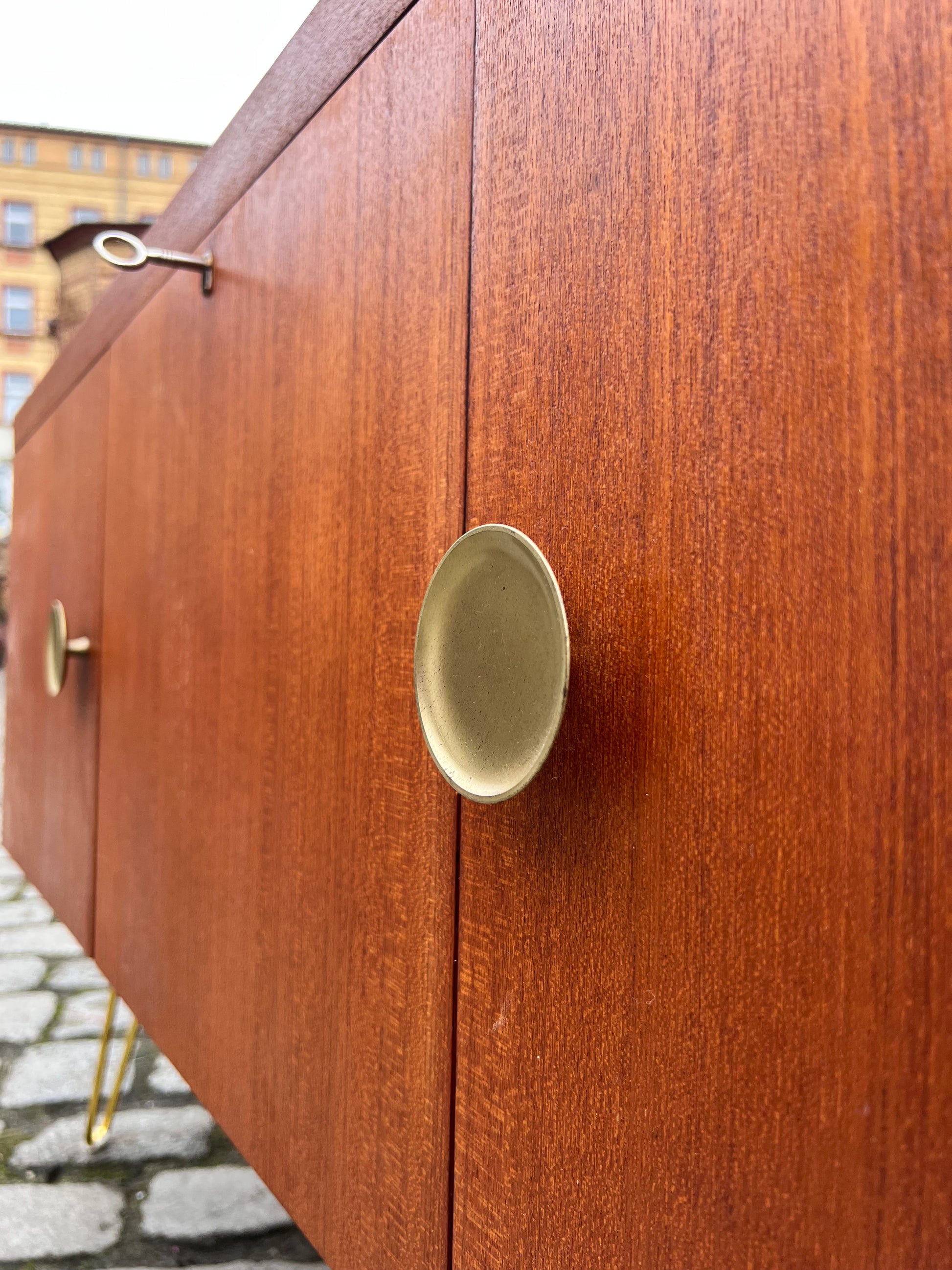 Sideboard Teak mit Fliesen und Schloss