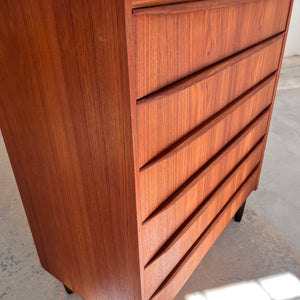 Kommode Teak mit geraden Griffen aus Dänemark