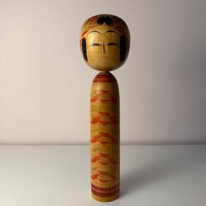 Japanische Kokeshi Holzfigur handbemalt