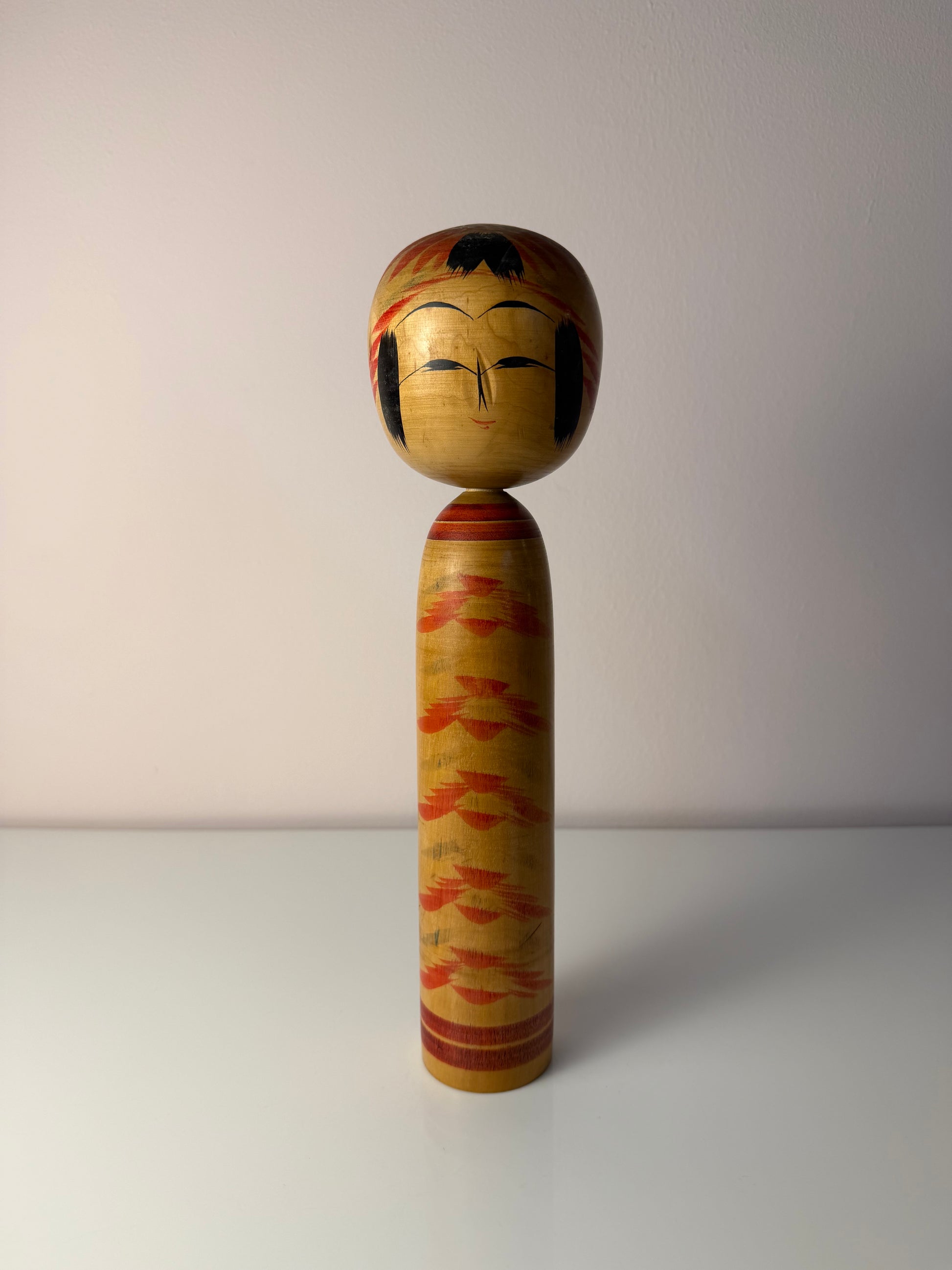 Japanische Kokeshi Holzfigur handbemalt