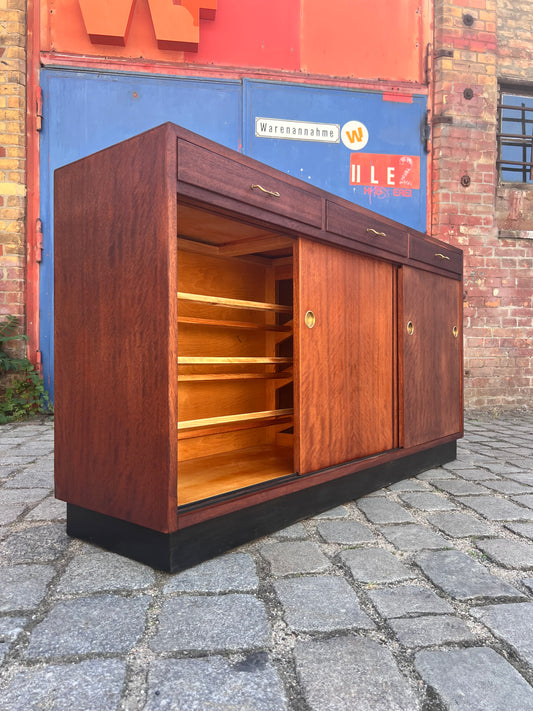 Schuhschrank Teak mit Messinggriffen aus Dänemark