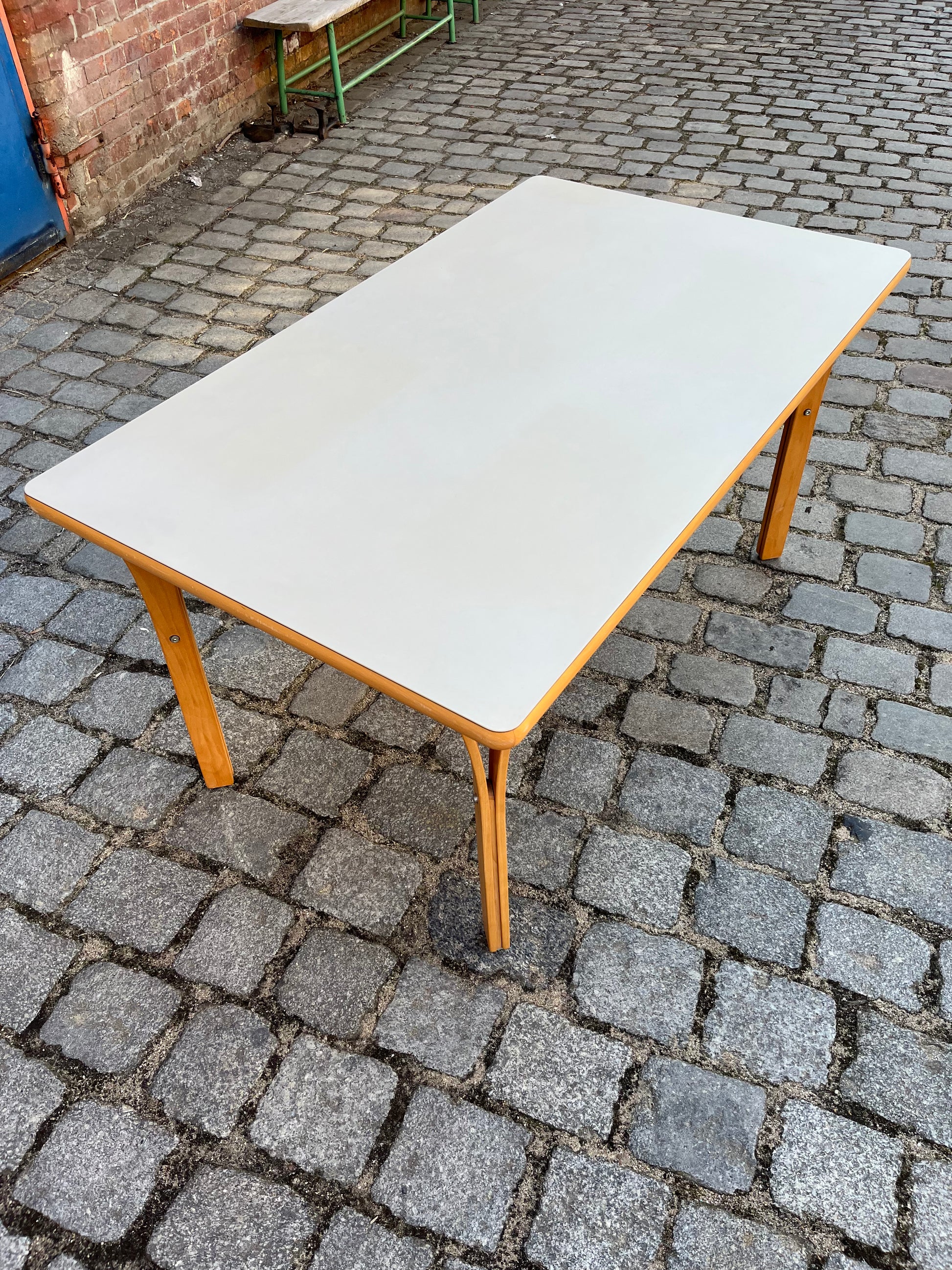 Esstisch mit Linoleum-Platte hellgrau Buche