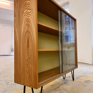 Vitrine / Bücherregal mit Glastüren Typ 605 auf Hairpinlegs von Herbert Eilenberg für Hellerau