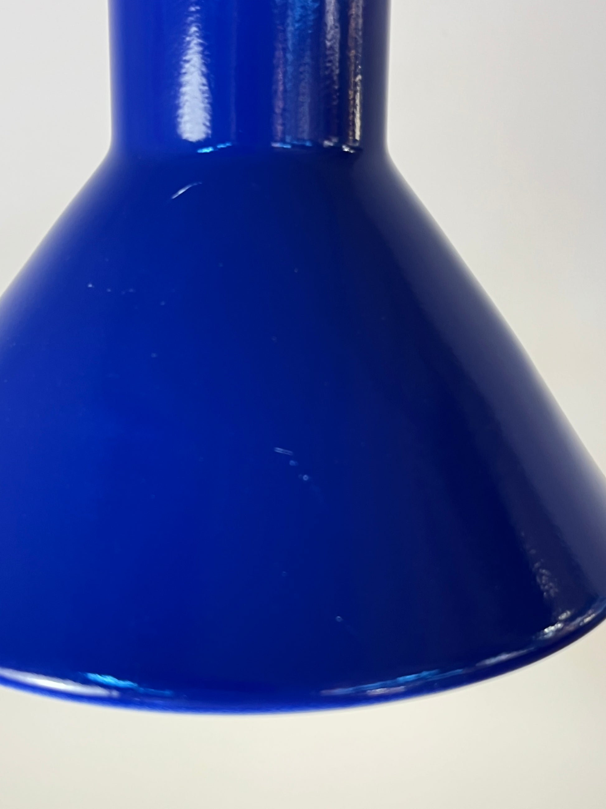 Trichterlampe Typ 4995 königsblau von Lyfa