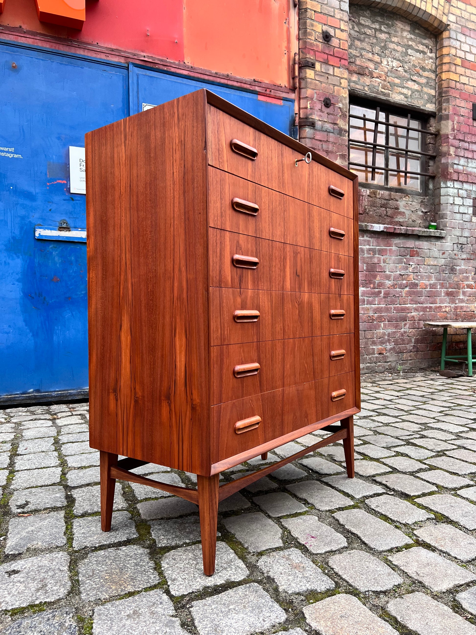 Kommode Teak mit Schloss aus Dänemark