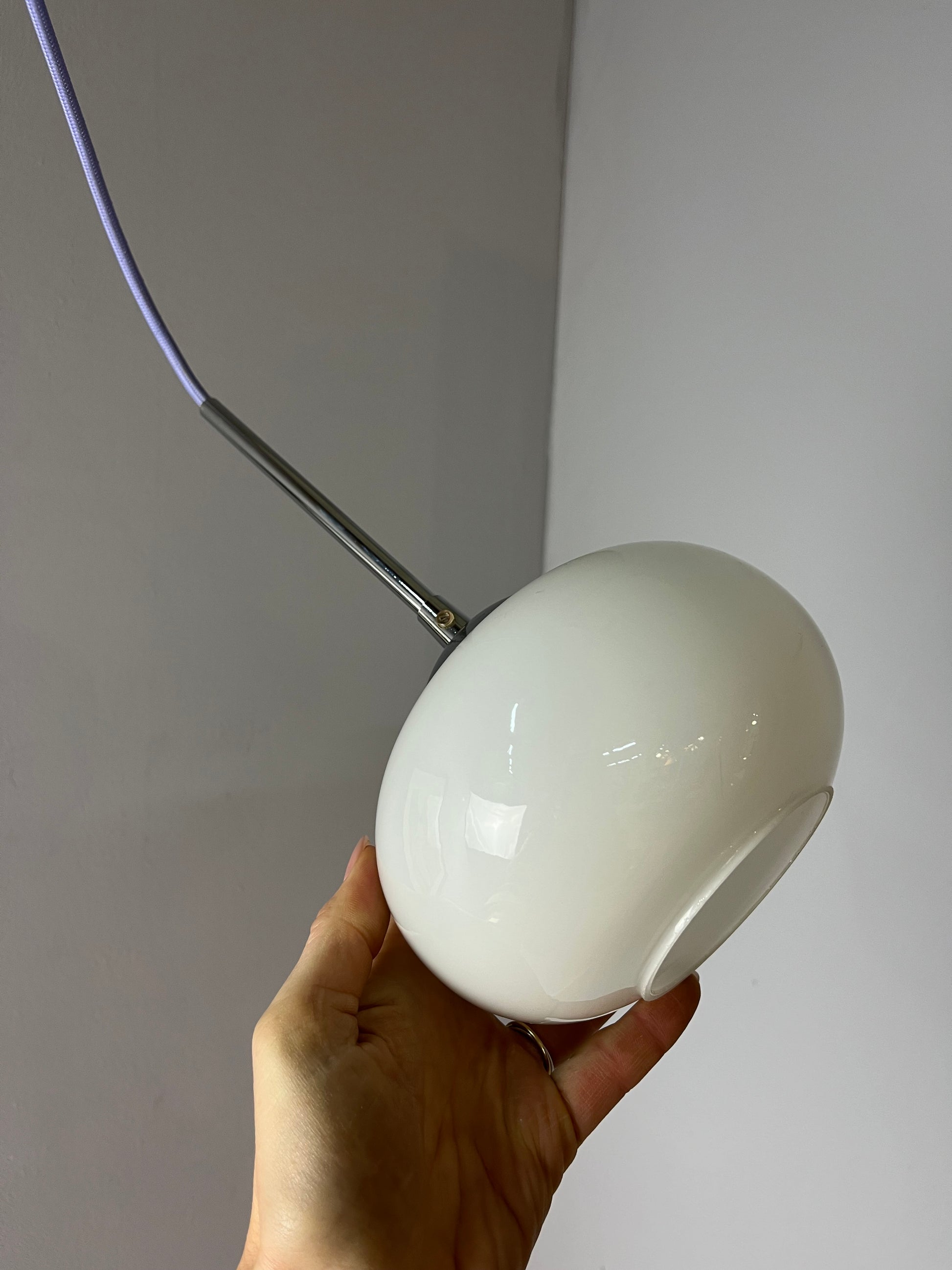 Hängelampe weiß Glas Chrom mit Stab