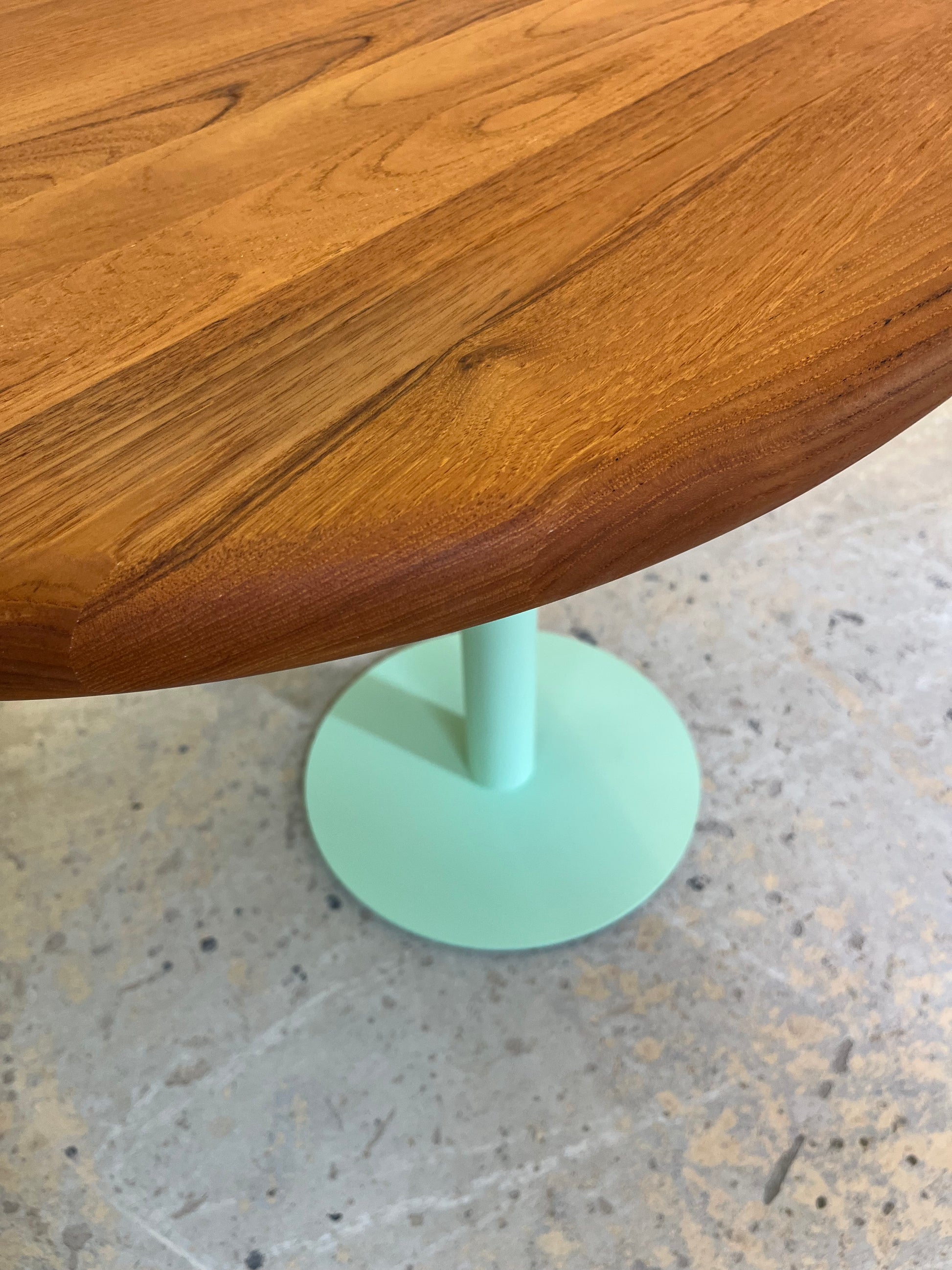 Ovaler Esstisch Teak mit neuem Tischgestell Glostrup