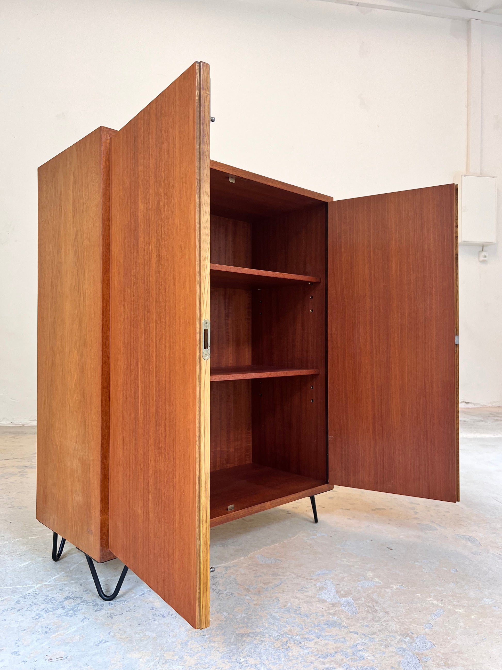 Schrank Teak von IDEE Möbel