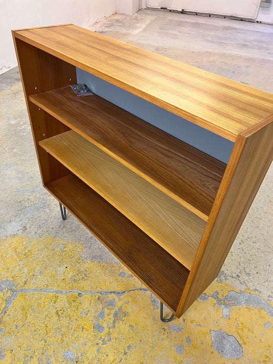 Regal auf Hairpinlegs von Hellerau