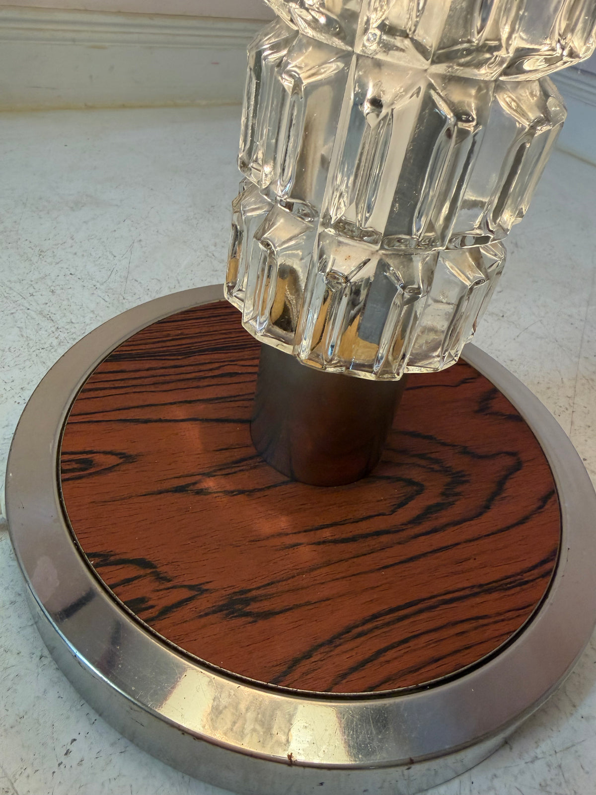 Stehlampe rot Glas Chrom von Fischer Leuchten