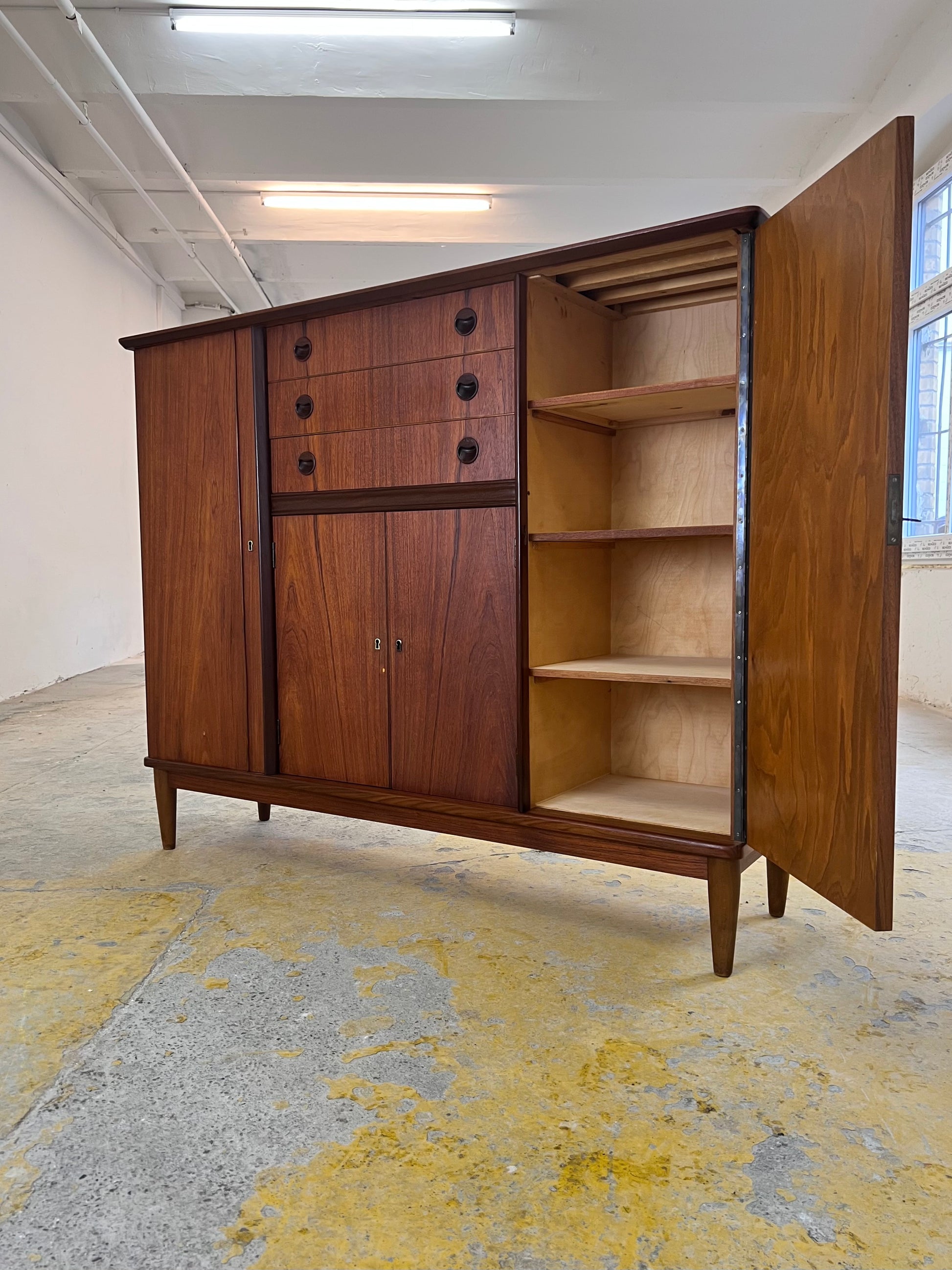 Highboard / Flurschrank Teak aus Dänemark