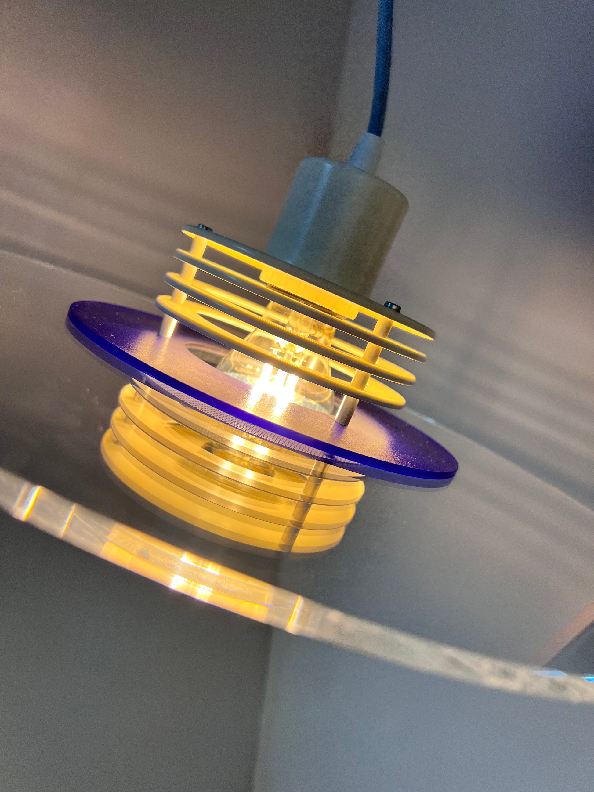Lamellenlampe „Astra“ blau Plexiglas aus Dänemark