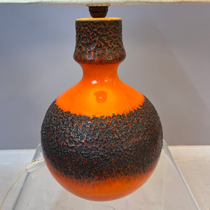 Tischlampe Fat Lava mit Naturseidenschirm orange braun Keramik von JASBA