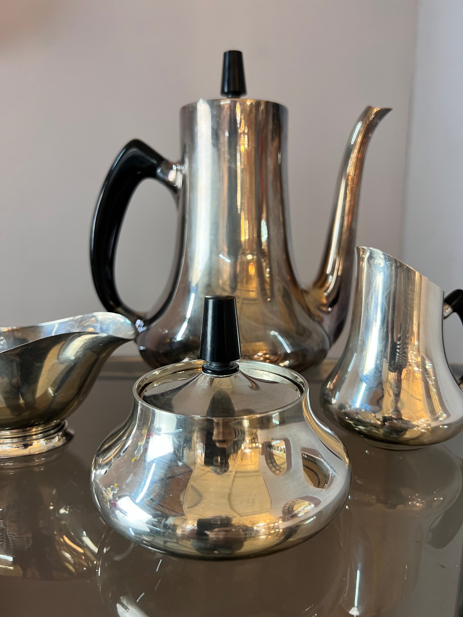 Set: Kanne, Zuckerdose, Milchkännchen & Sauciere Teile EPNS versilbert von Hans Bunde für COHR Denmark