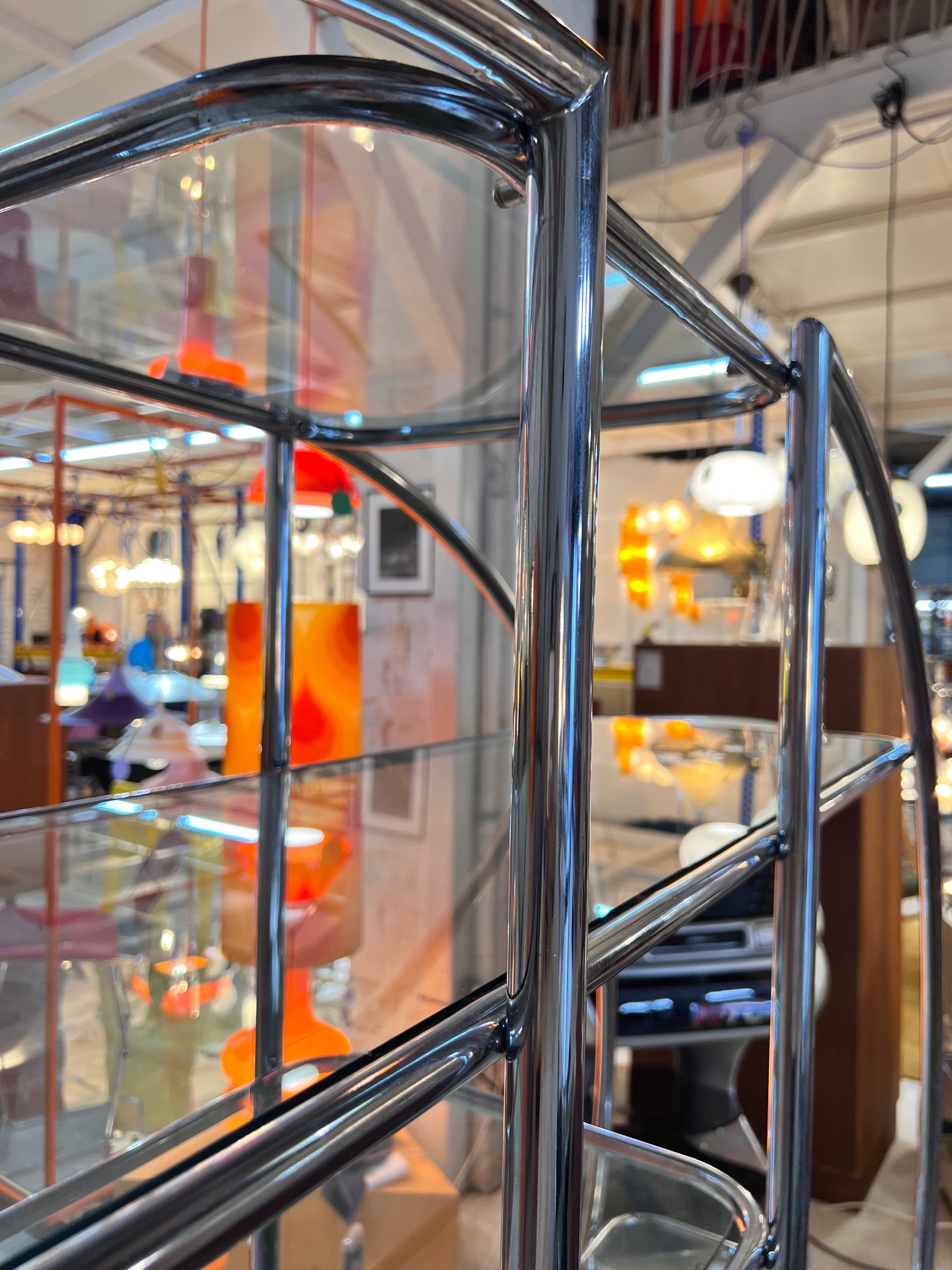 Rundes Regal / Raumteiler Chrom & Glas - Designklassiker