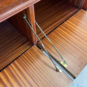 Vitrine Teak mit Klappfächern aus Deutschland