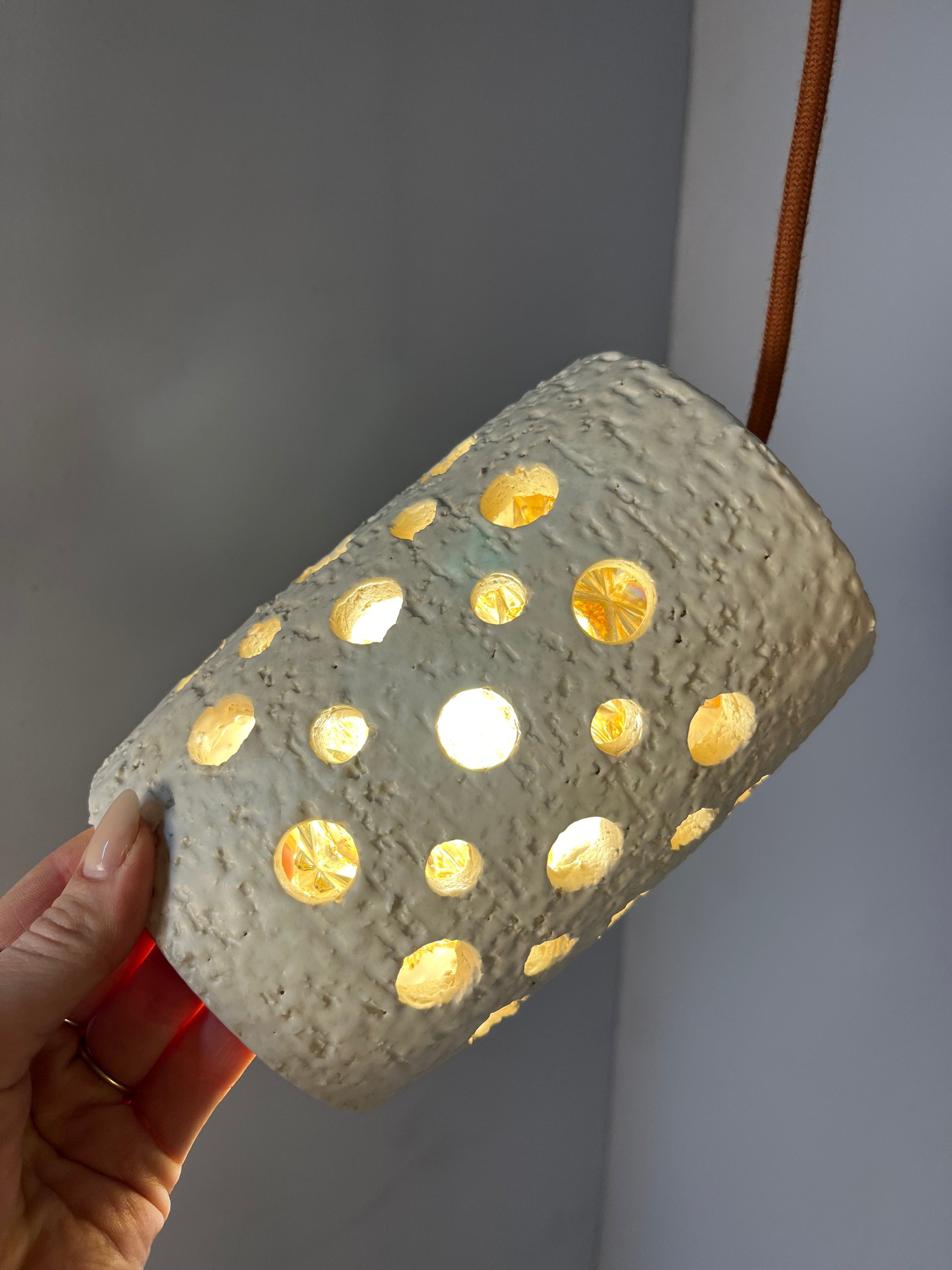 Hängelampe beige Keramik mit Glaseinsatz