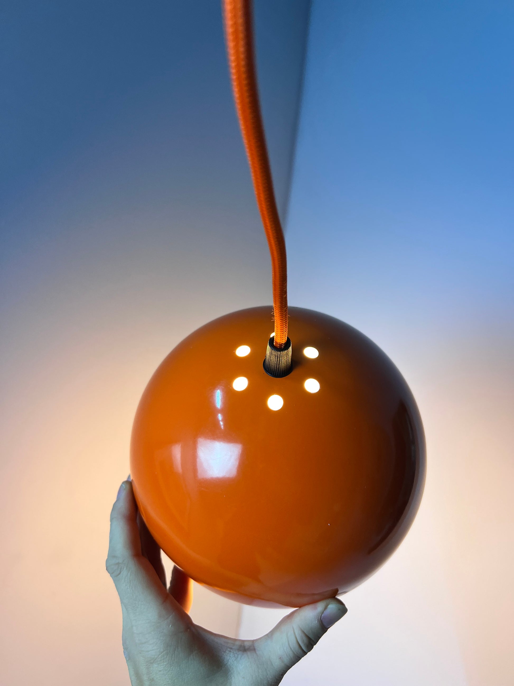 Kugellampe neu lackiert orange aus Dänemark