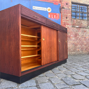 Schuhschrank Teak mit Messinggriffen aus Dänemark