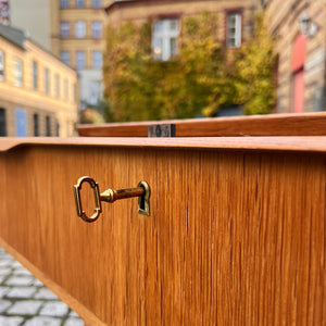 Kommode Eiche mit Schloss aus Dänemark