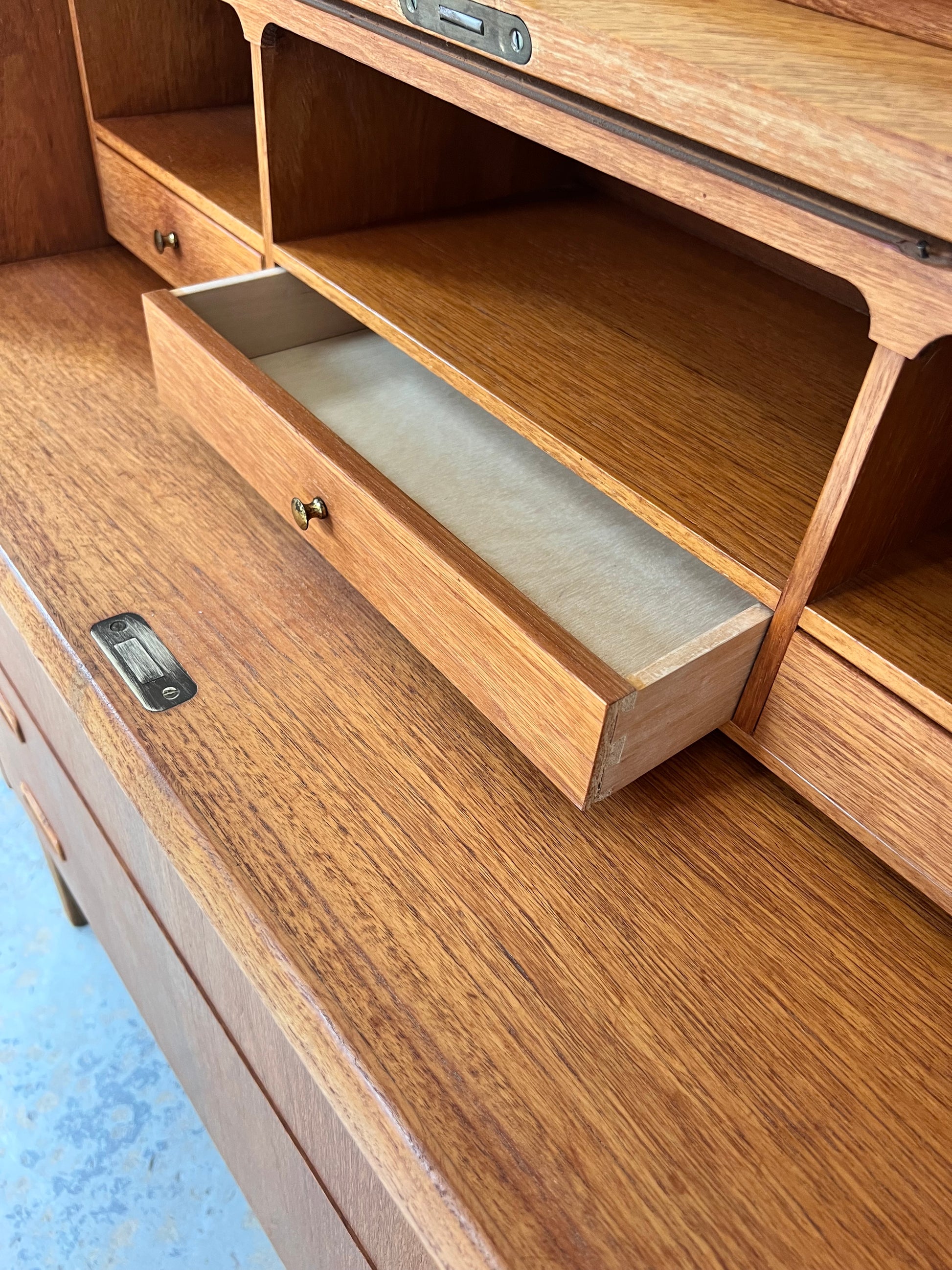 Sekretär Teak halbrund mit Schloss aus Dänemark