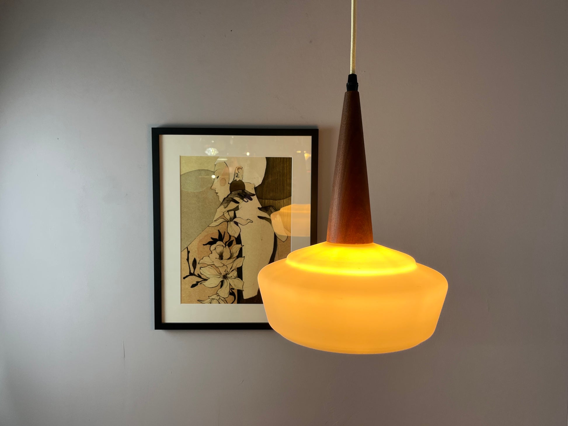 Hängelampe Opalglas Teak