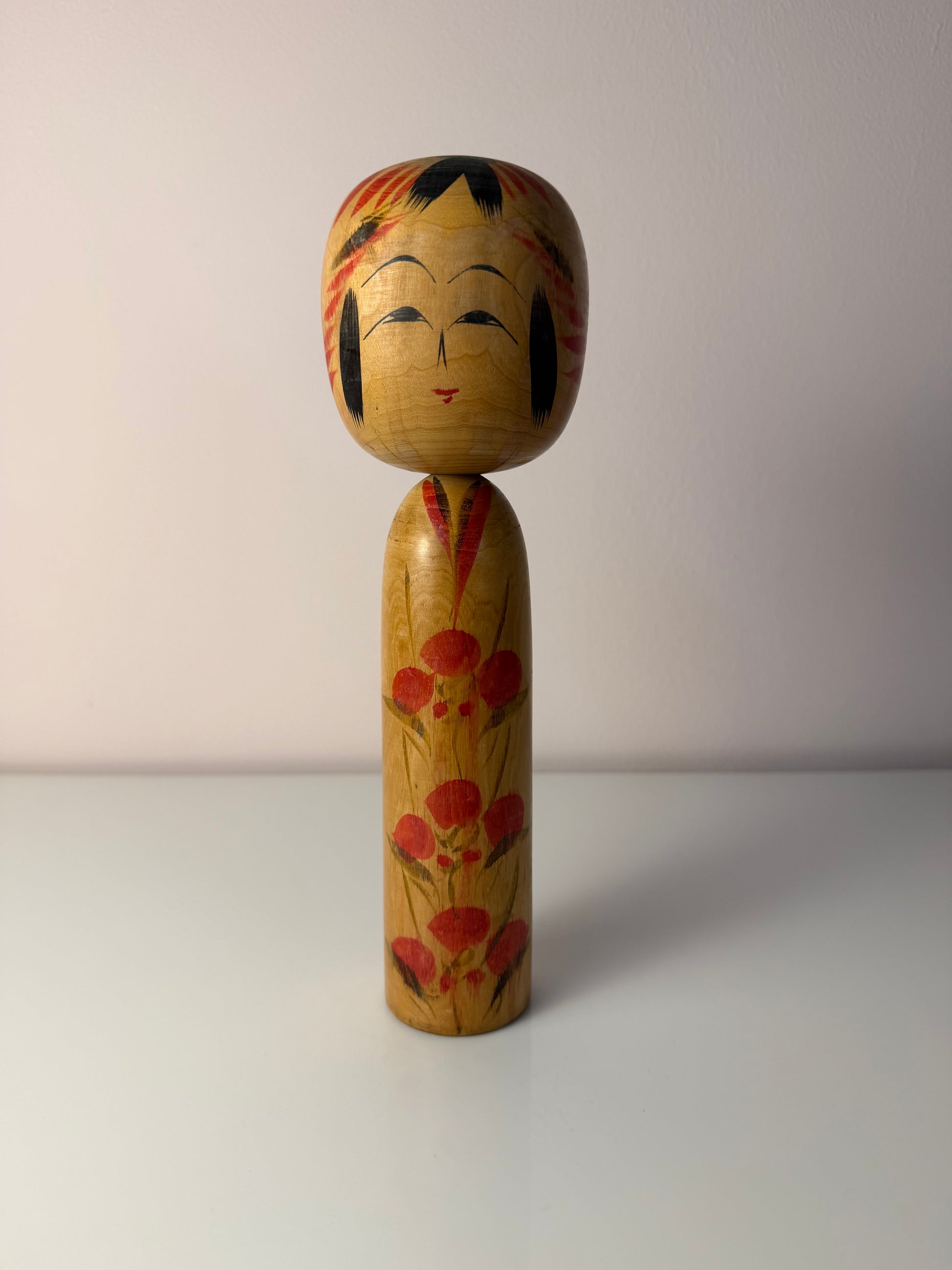 Japanische Kokeshi Holzfigur handbemalt