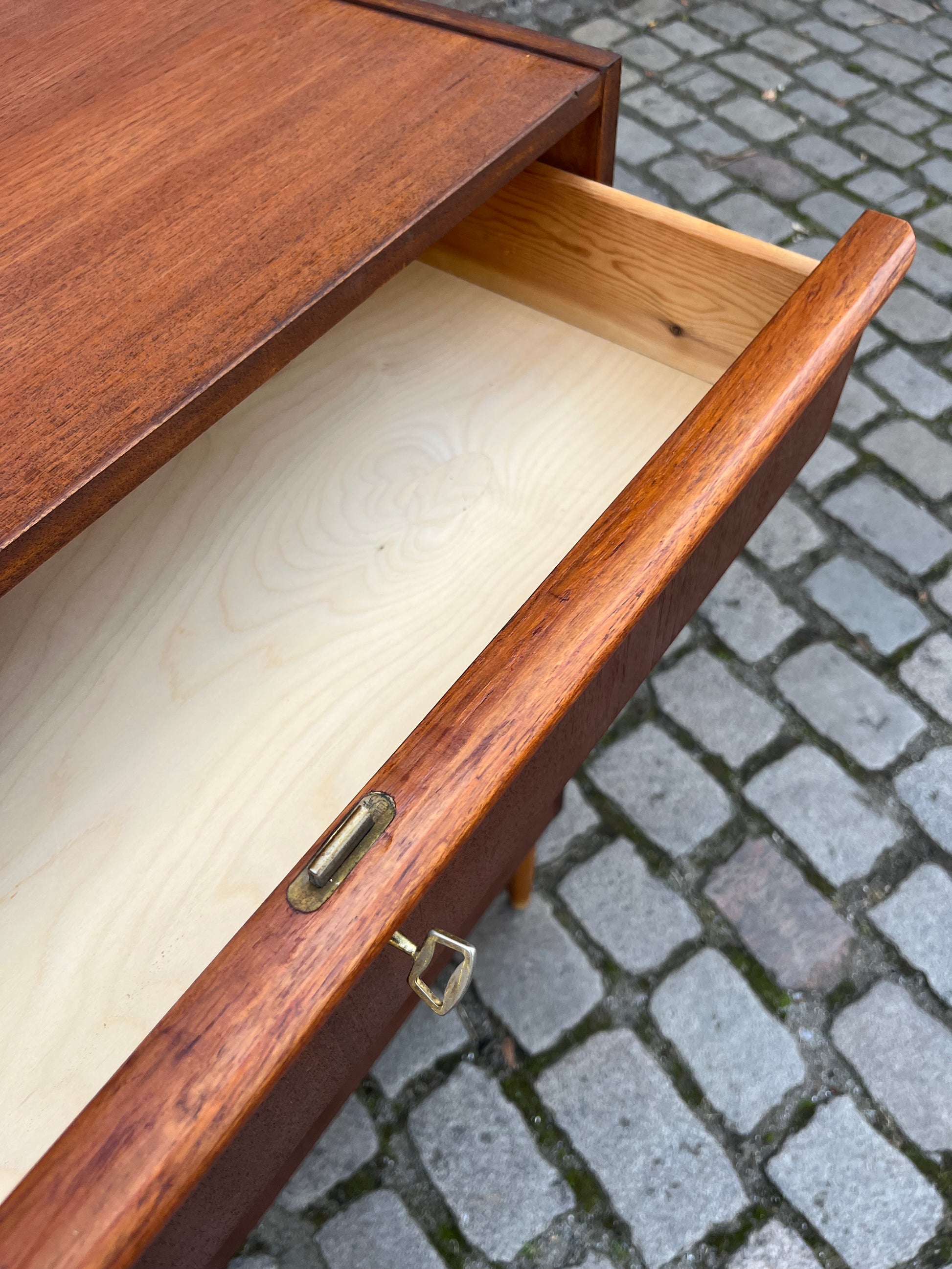 Kommode Teak mit Schloss aus Dänemark