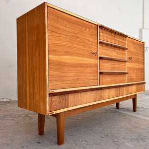 Sideboard Esche mit Schranktüren und Schubladen