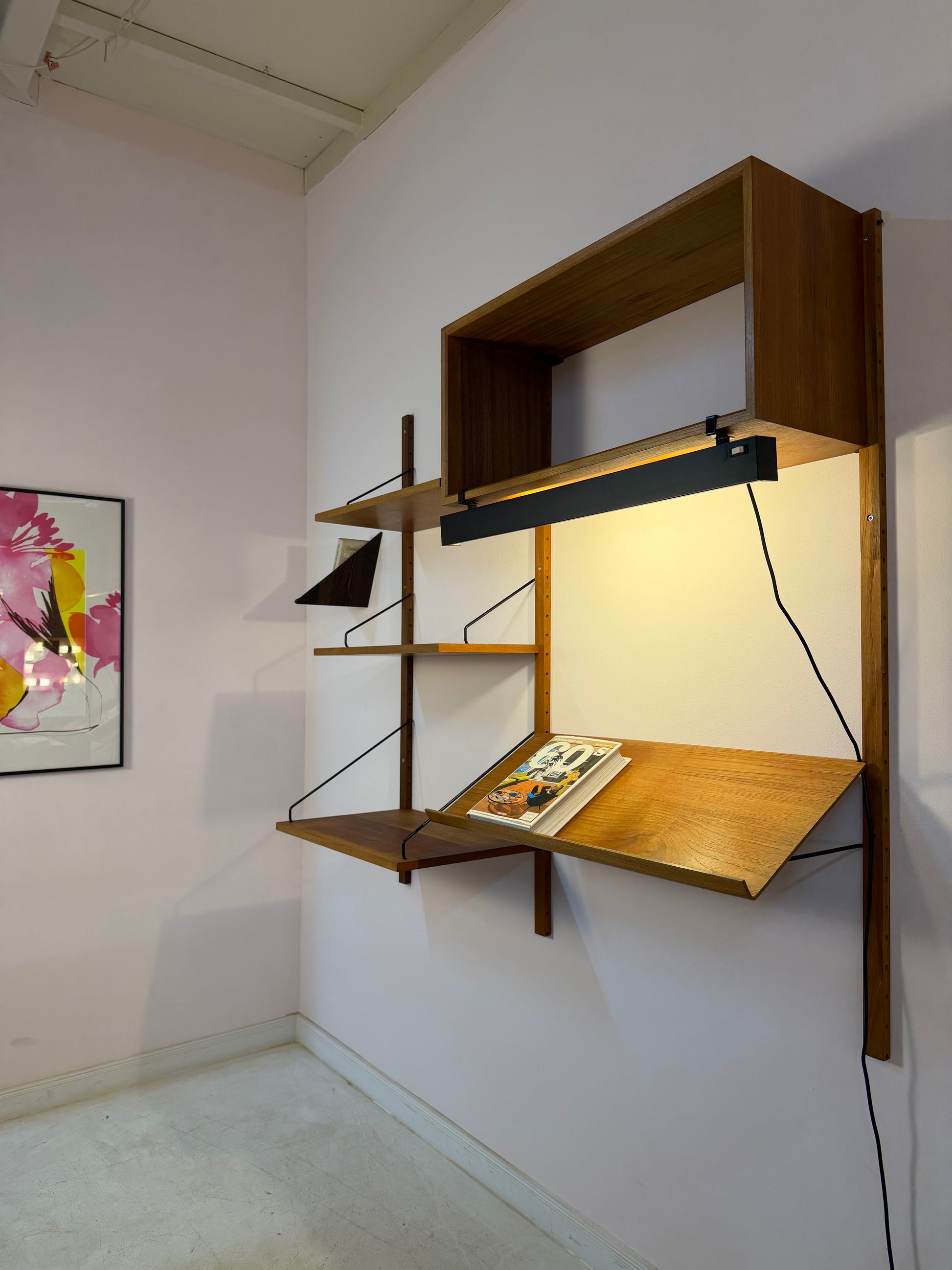 Wandregal Royal System Teak mit Lampe von Poul Cadovius