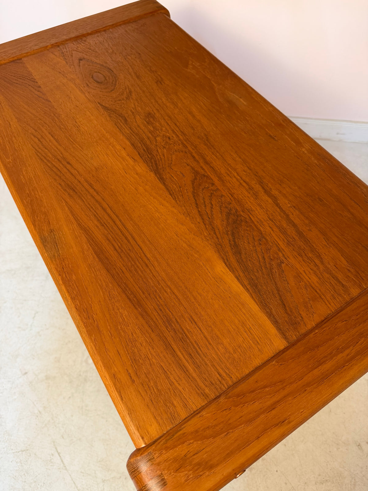 Beistelltisch Teak mit Schubladen & Ablage aus Dänemark