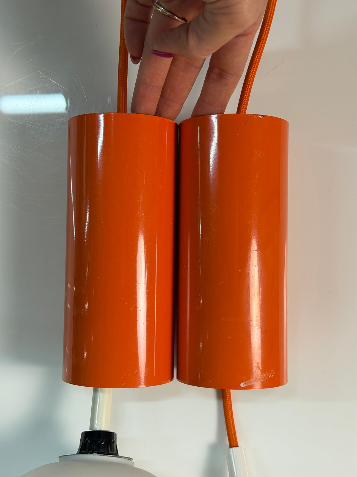 Set: 2x Hängelampe orange mit Opalglas Globus