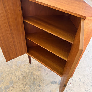 Eckschrank Teak mit Schloss aus Dänemark