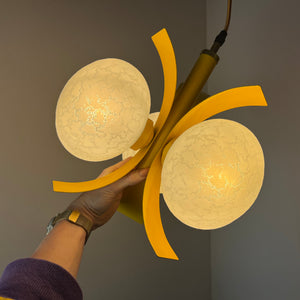 Hängelampe gelb weiß von Richard Essig