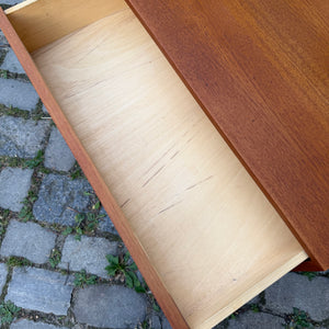 Kommode Teak mit Schubladen auf Chromfüßen