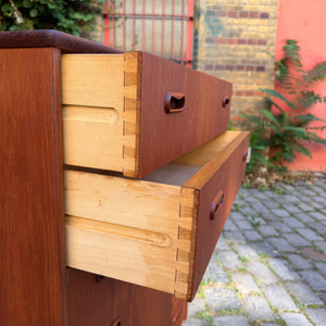 Kommode Teak mit Griffmulden von Kværndrup Møbelfabrik