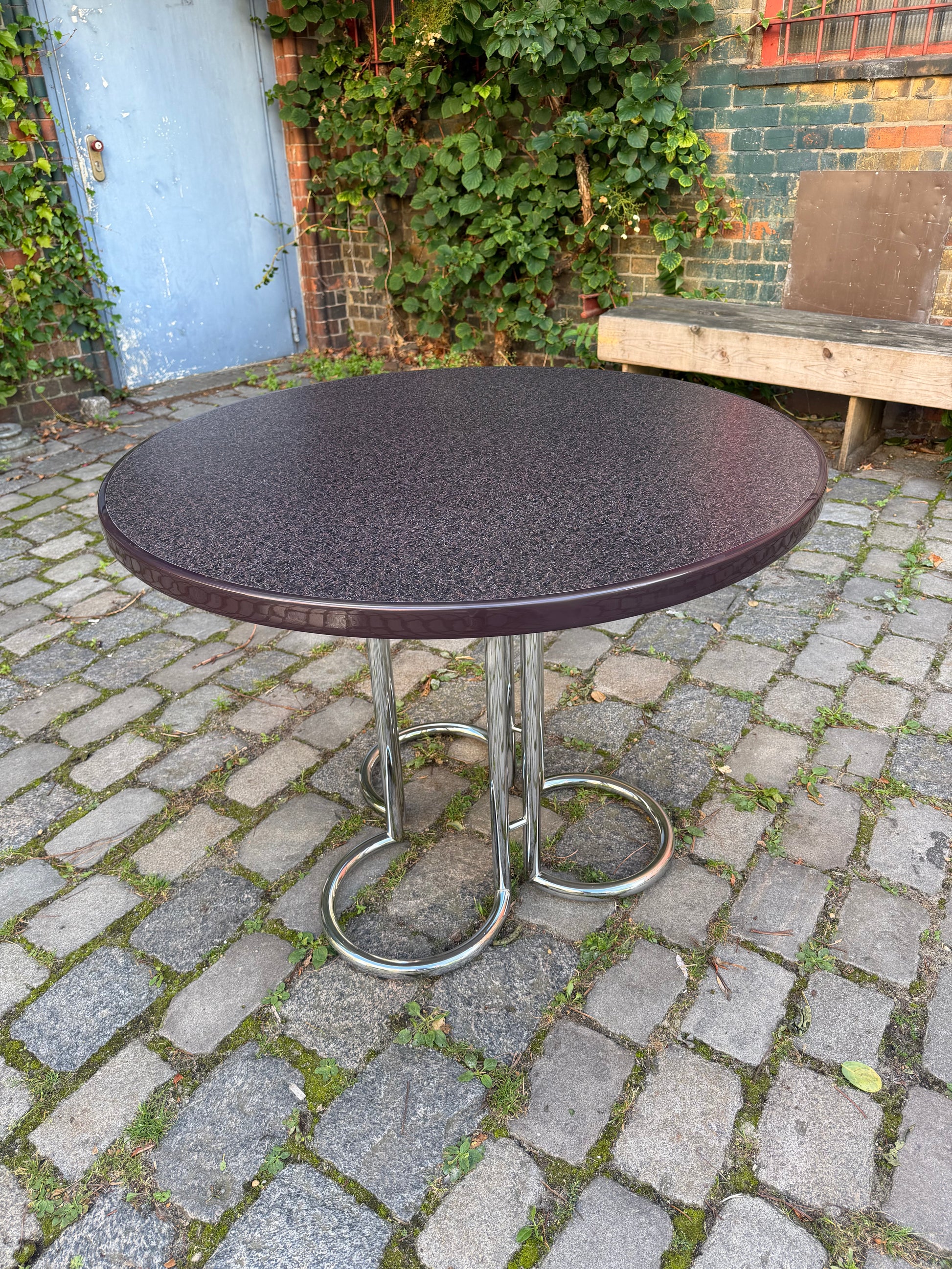 Runder Esstisch Aubergine Chrom