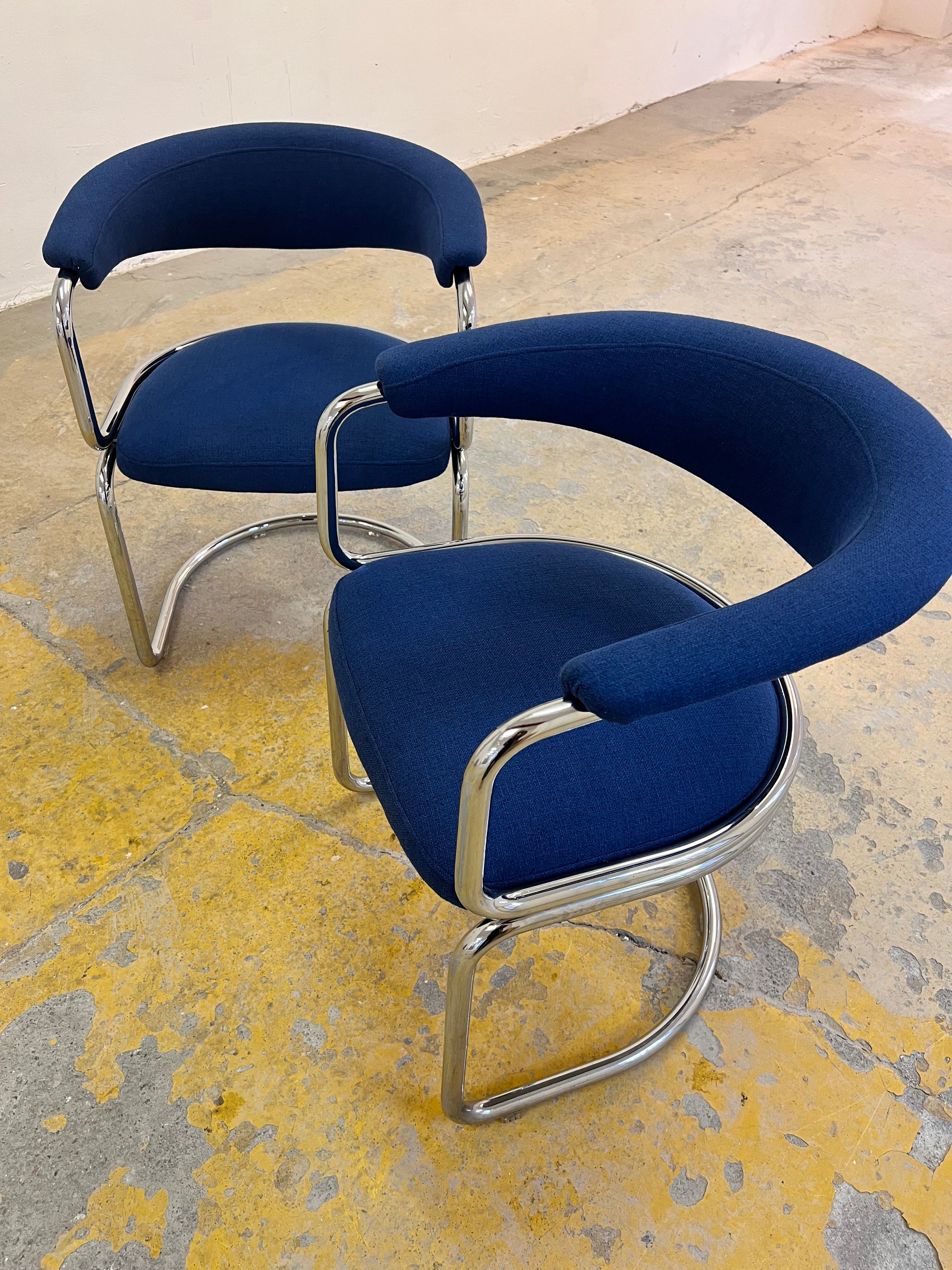 Freischwinger blau Chrom neu gepolstert