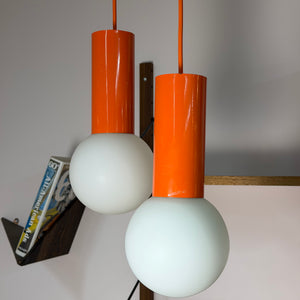 Set: 2x Hängelampe orange mit Opalglas Globus