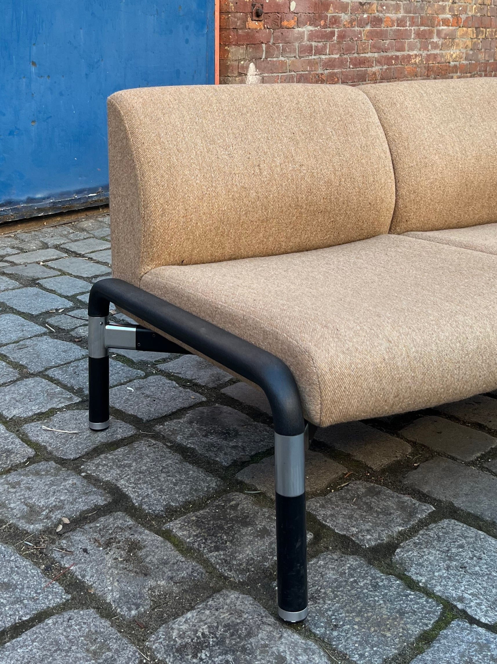 2-Sitzer Sofa 712/2 braun schwarz von Hans Peter Piehl für Wilkhahn