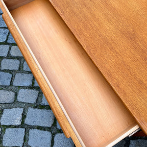 Kommode Eiche mit schwarzen Beinen
