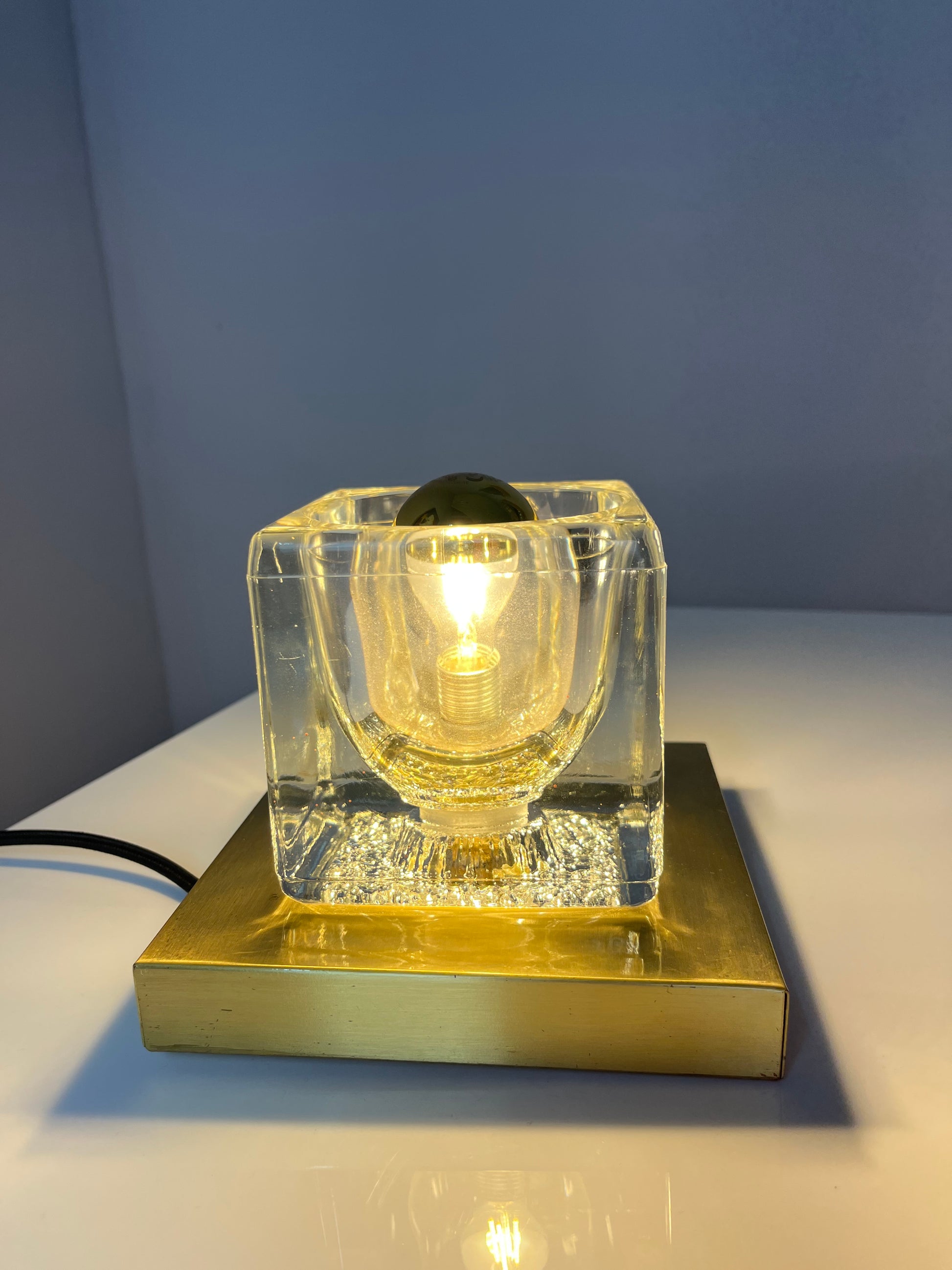 Wandlampe gold Glas mit Messingsockel von Peill & Putzler